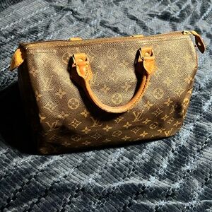 Preowned Louis Vuitton speedy 30